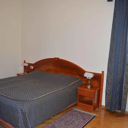 Galeb Hotel 3*