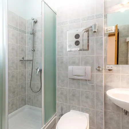 Galeb Hotel 3*